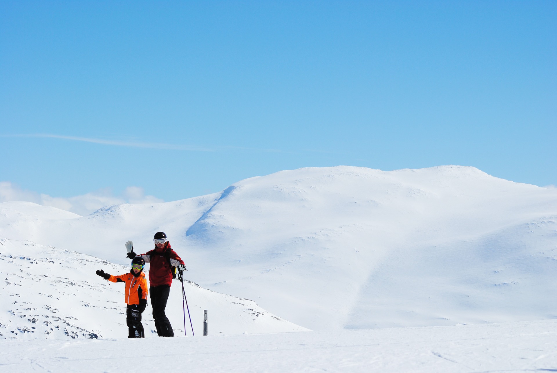people in snow gear in Hemavan Valley in Sweden