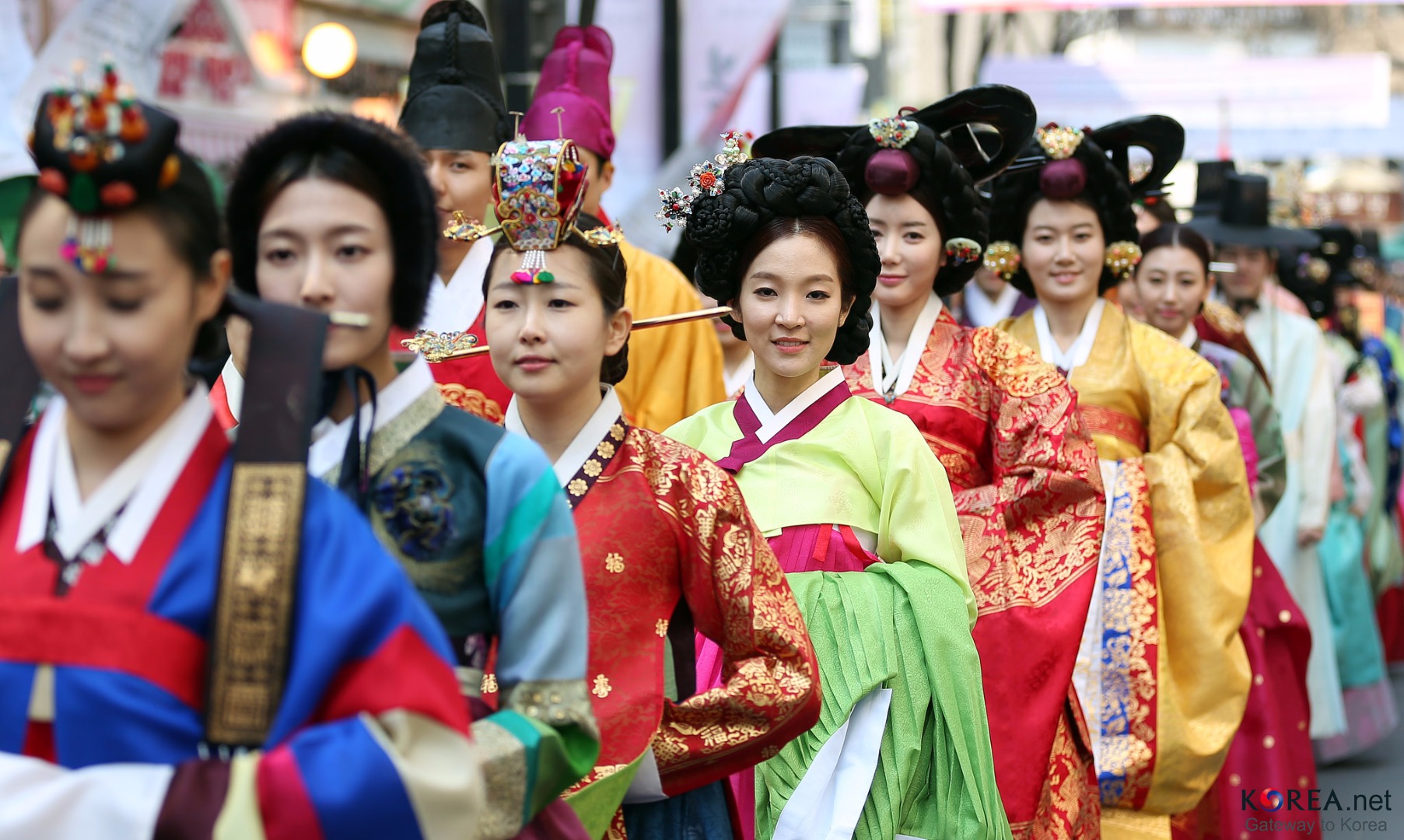 women in south korean cultural dress