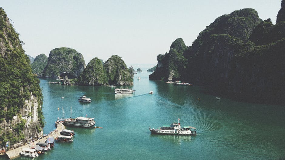 boats in la hong bay